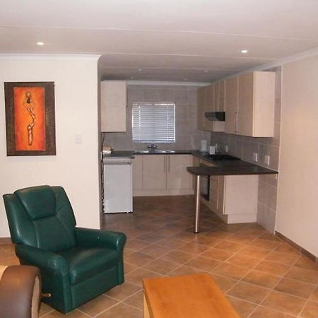 Airport Lodge Guest House Kempton Park Dış mekan fotoğraf