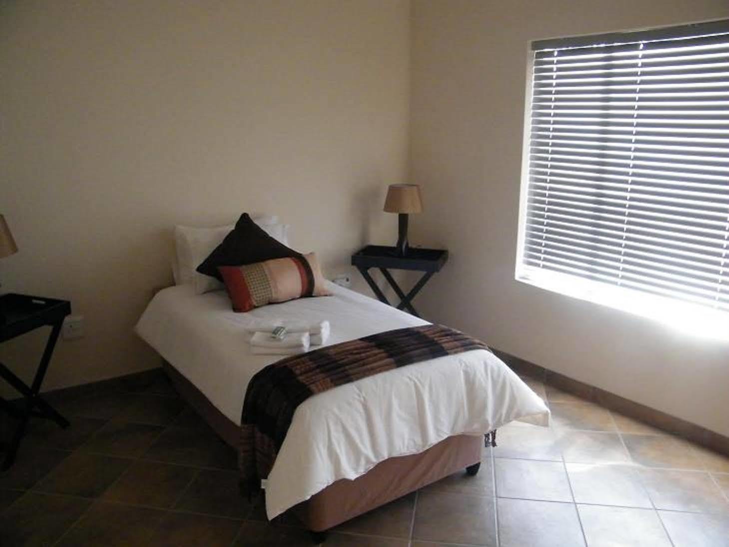 Airport Lodge Guest House Kempton Park Dış mekan fotoğraf