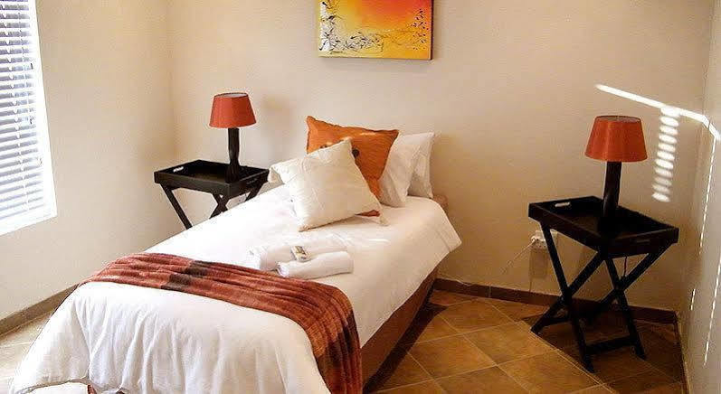 Airport Lodge Guest House Kempton Park Dış mekan fotoğraf